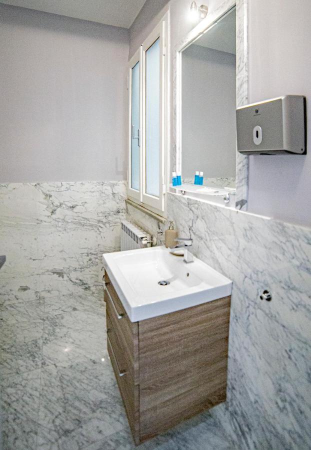 Elegante Camera Con Finiture Di Lusso Appena Ristrutturata Marina Di Carrara Exterior photo